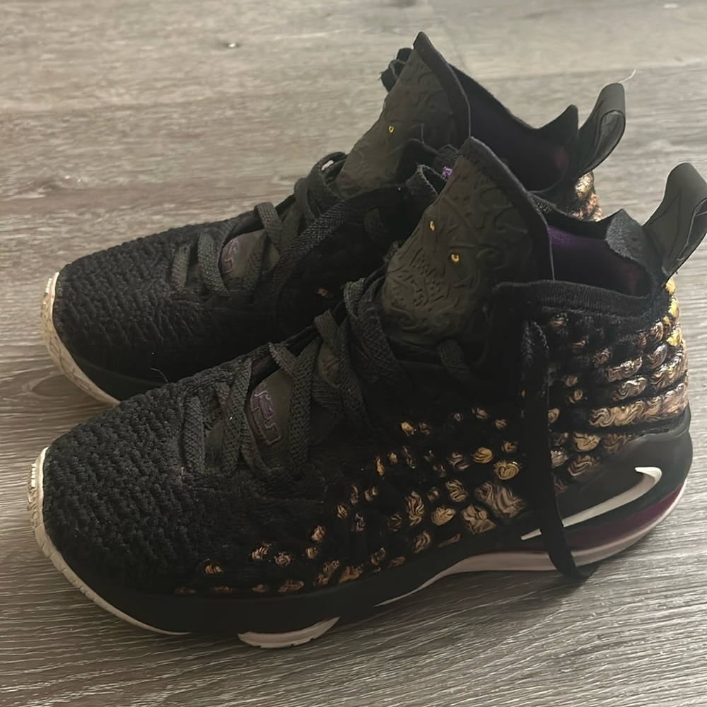 Nike LeBron 17 Lakers sz 5Y